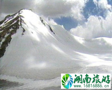 怀揣激情登雪山 大学生登透明梦柯全