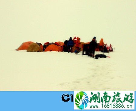 怀揣激情登雪山 大学生登透明梦柯全