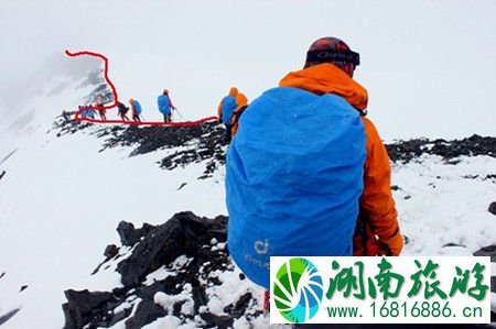 怀揣激情登雪山 大学生登透明梦柯全