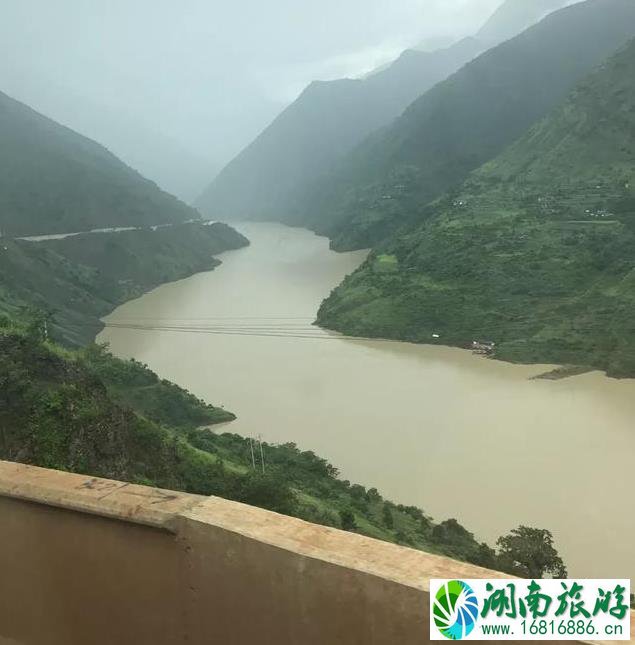 去丽江旅游跟团好还是自由行好