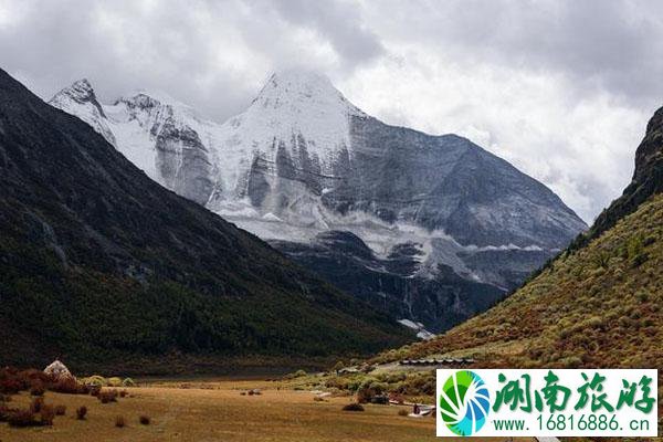 抖音爆火旅游景点（茶卡盐湖、稻城亚丁）