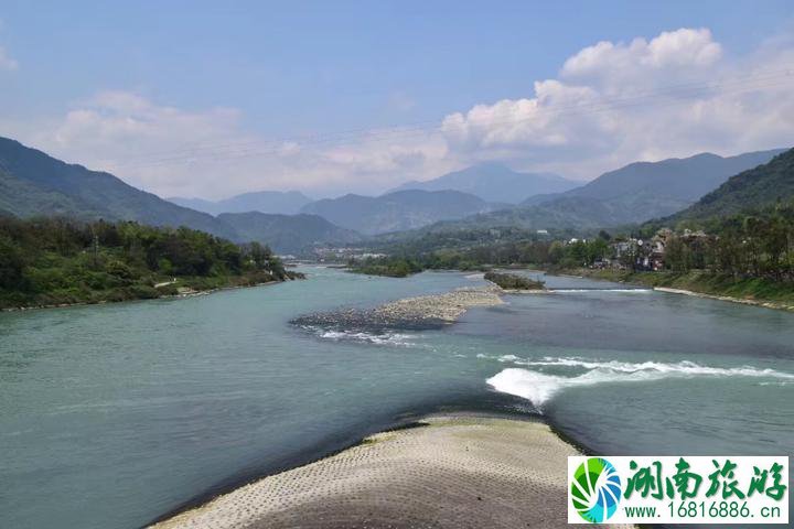  都江堰风景区在哪儿